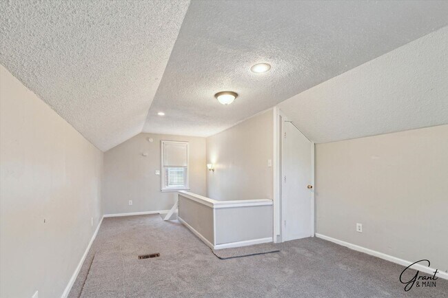 Building Photo - $1300 3 bedroom bungalow