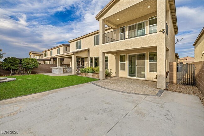 Building Photo - 4631 Amazing View St