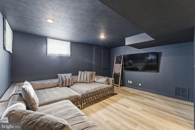 Building Photo - 15730 Vista Dr