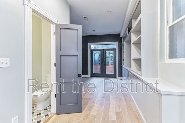 Building Photo - 1239 Kenyon St NW