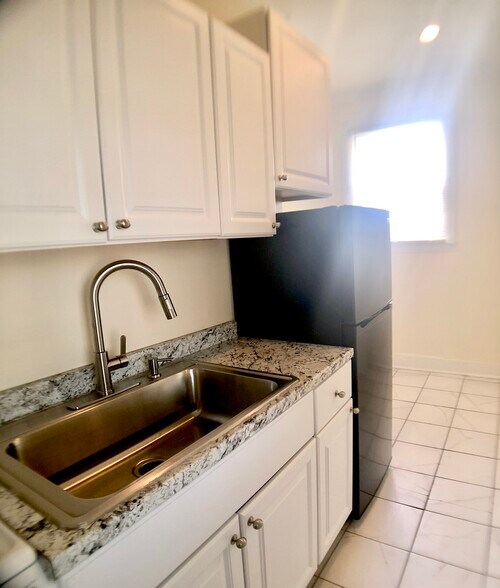 Kitchen - 601 Louisiana Ave