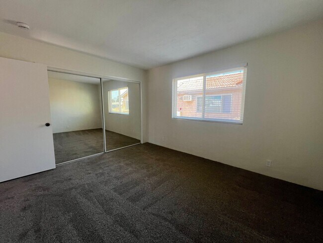 Building Photo - 4351 Green Ave
