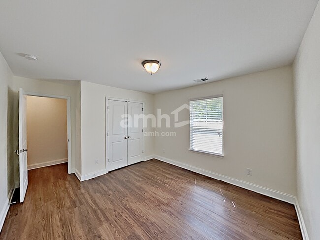 Building Photo - 104 Cobblestone Dr