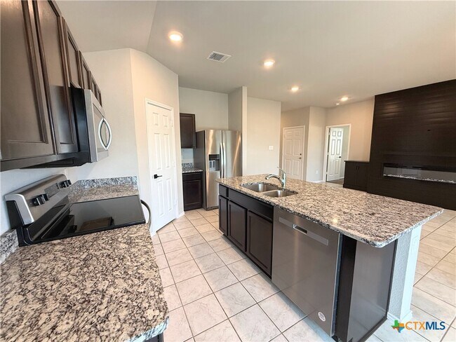 Building Photo - 4902 Vivien St