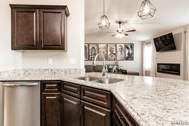 Building Photo - 3505 Chippewa Dr