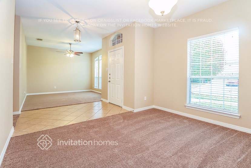 Building Photo - 2218 Summer Brook Dr