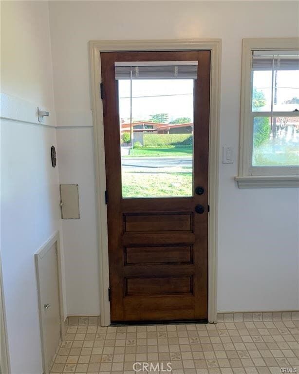 Building Photo - 1457 N Kenmore Ave