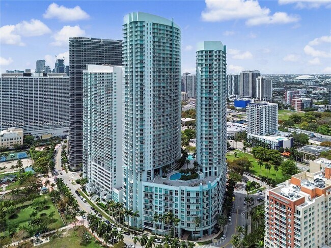 Building Photo - 1900 N Bayshore Dr