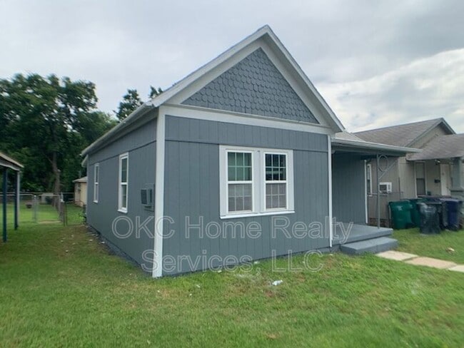 Building Photo - 115 SW 23rd St