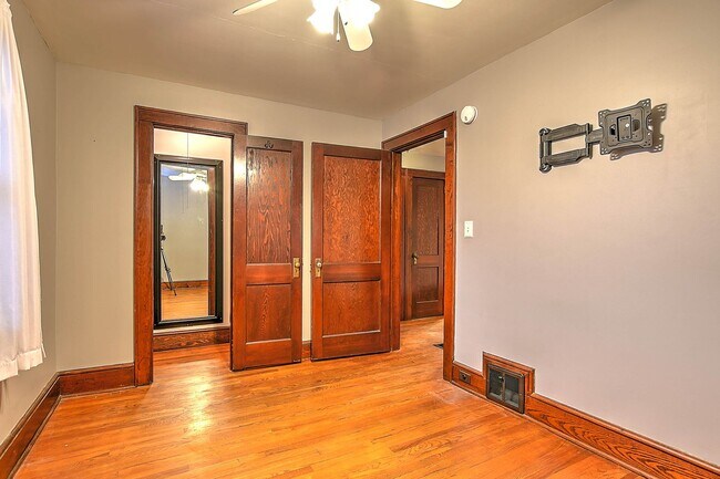 Building Photo - 14 22nd St