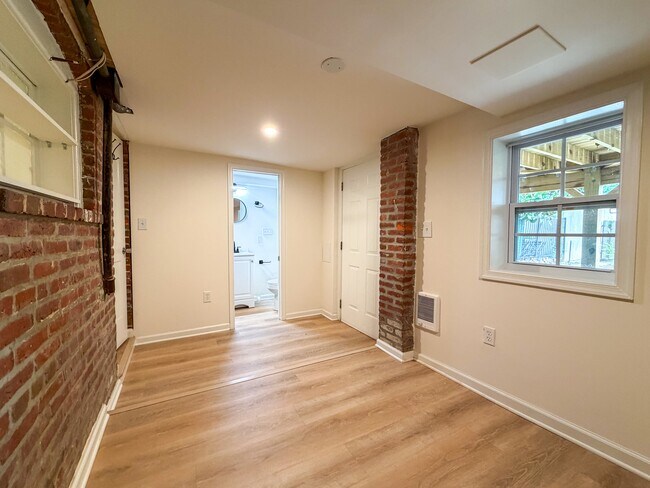 Building Photo - 1226 Jefferson St NW