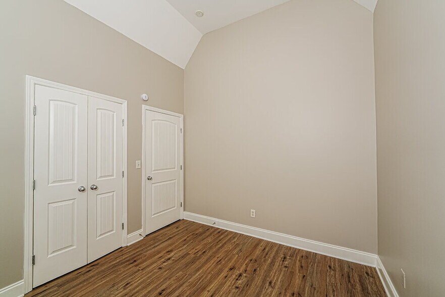 Building Photo - 1140 Overlook Dr