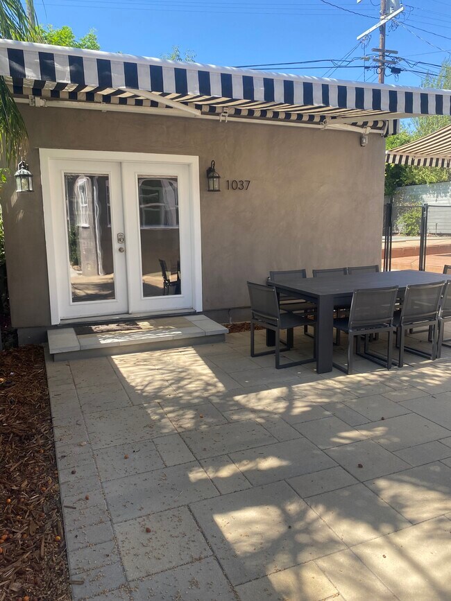 Entrance with covered awning and outdoor dining - 1037 Keniston Ave