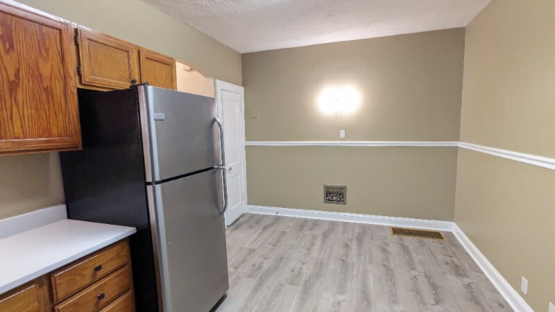 Building Photo - 5042 Mardel Ave