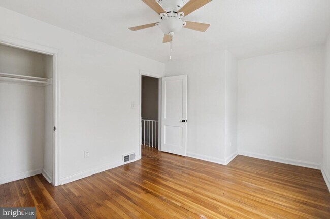 Building Photo - 128 33rd St NE
