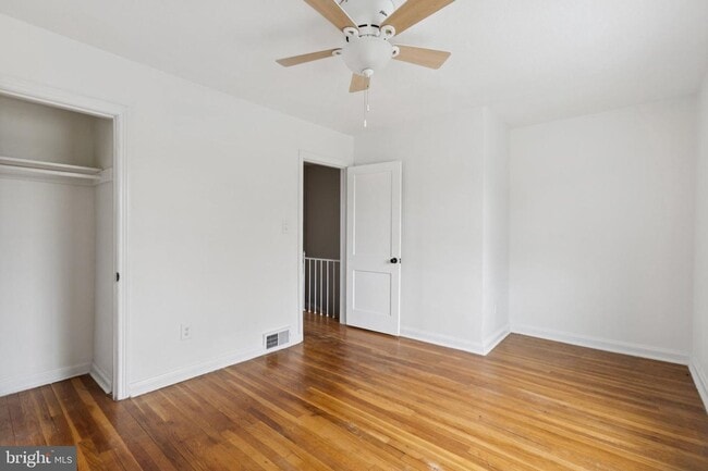 Building Photo - Charming 2-Bedroom Townhome Beautifully Updated and Convenient