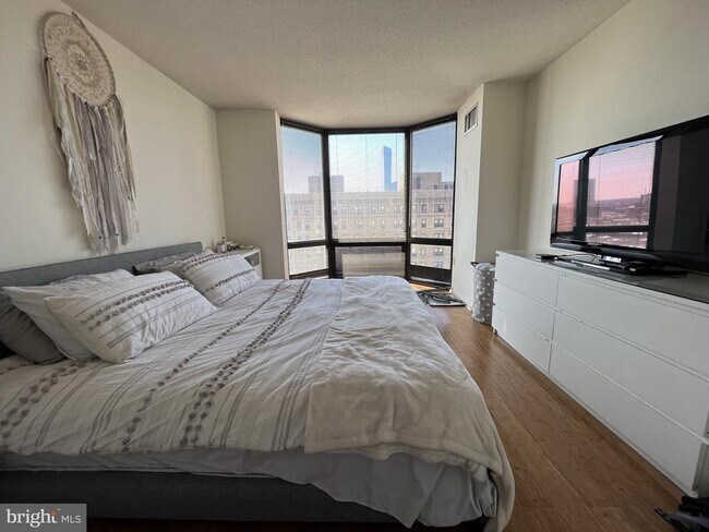 Building Photo - 2020 Walnut St