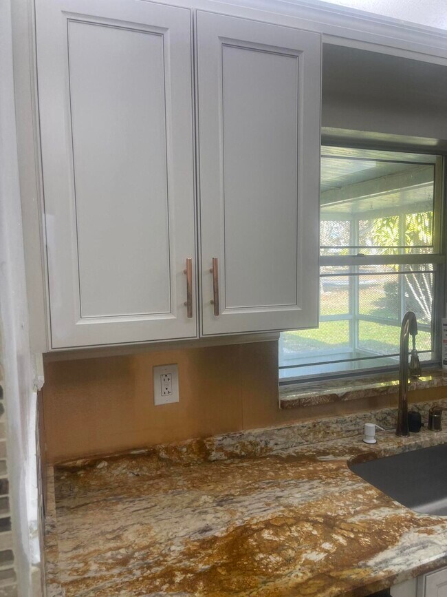 Building Photo - 202 Sparrow Dr