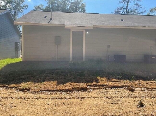 Building Photo - 635 Doctor M.L.K. Jr Dr