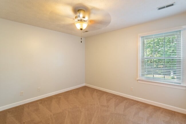 Building Photo - 6 Kirby Ct