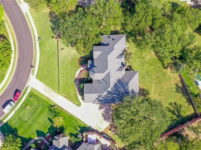 Building Photo - 2600 Sweetbriar Ct