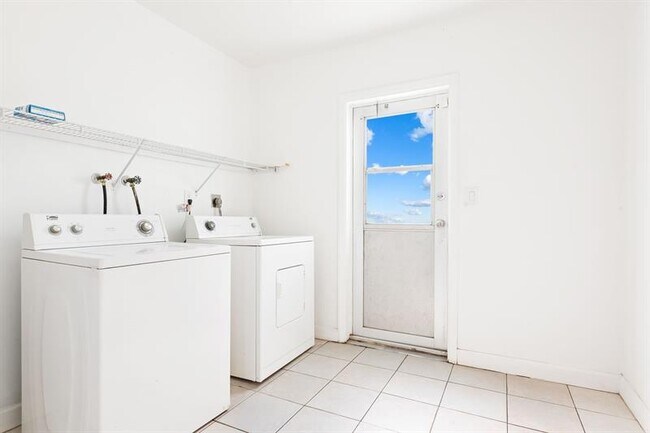 Building Photo - 11837 NW 32nd Ct