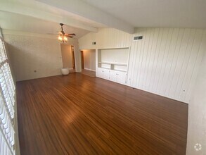 Building Photo - 3 Bedroom House in the Garden District