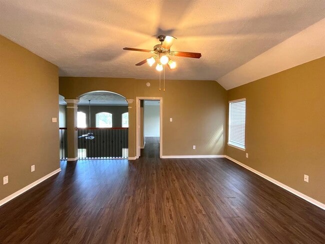 Building Photo - 4442 Chestnut Cir