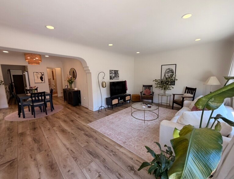 Building Photo - 726 Cohasset Ct