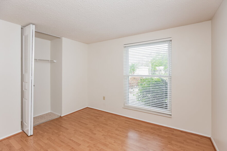 Building Photo - 6205 37th Ave W