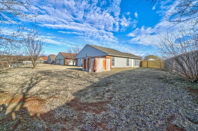 Building Photo - 3 bed 1 bath in Moore!