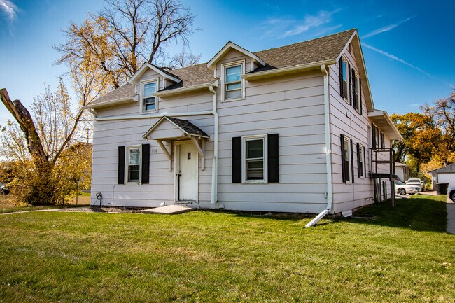 Front Entry - 1106 16th St N