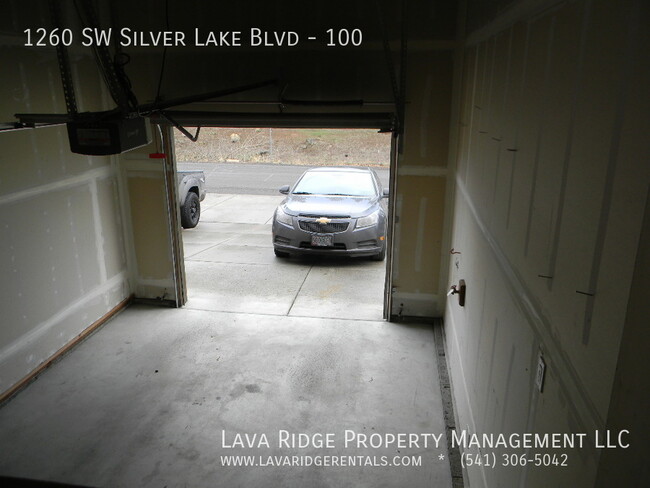 Building Photo - 1260 SW Silver Lake Blvd