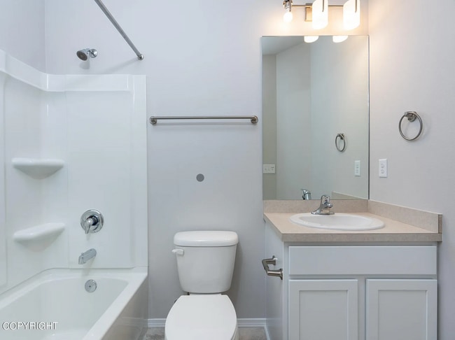 Building Photo - Beautifully designed condo!