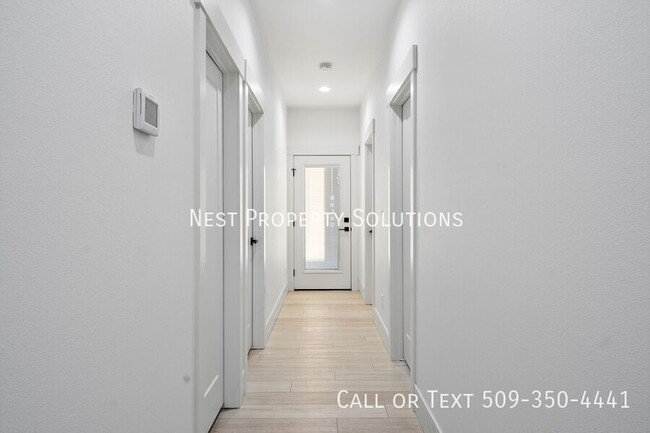 Building Photo - 4102 Quinn Dr NE