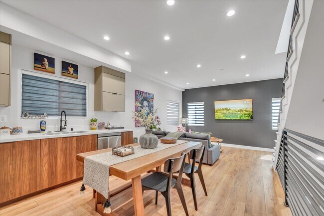 Building Photo - 14541 Weddington St