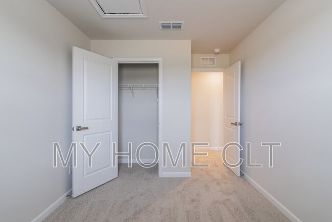 Building Photo - 6067 Bridle Crk Dr