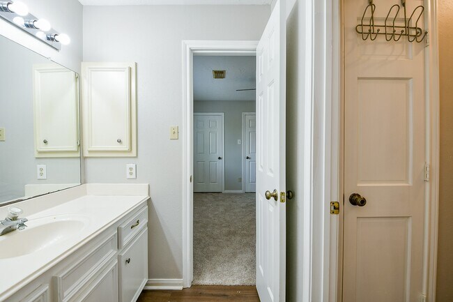 Building Photo - 3423 Berry Grove Dr