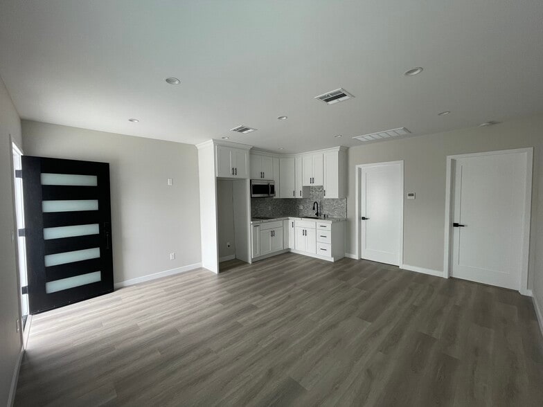 Building Photo - 8683 Haddon Ave