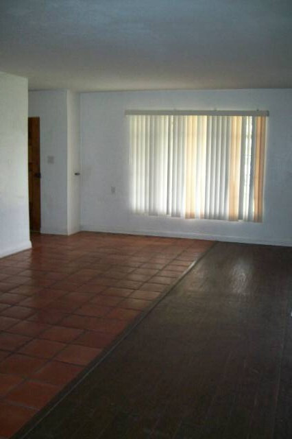 Building Photo - 1320 S Ash