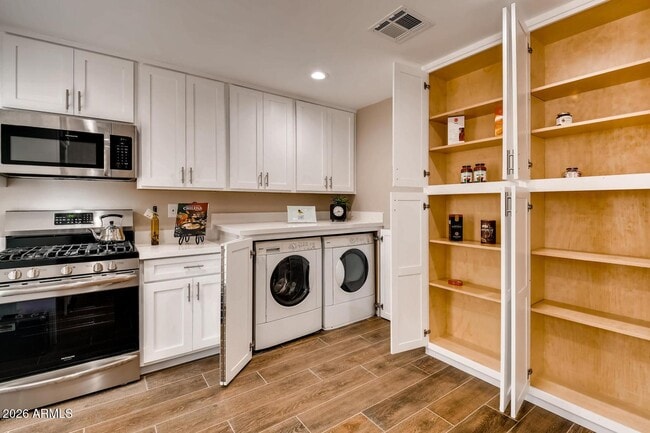 Building Photo - 1806 E Don Carlos