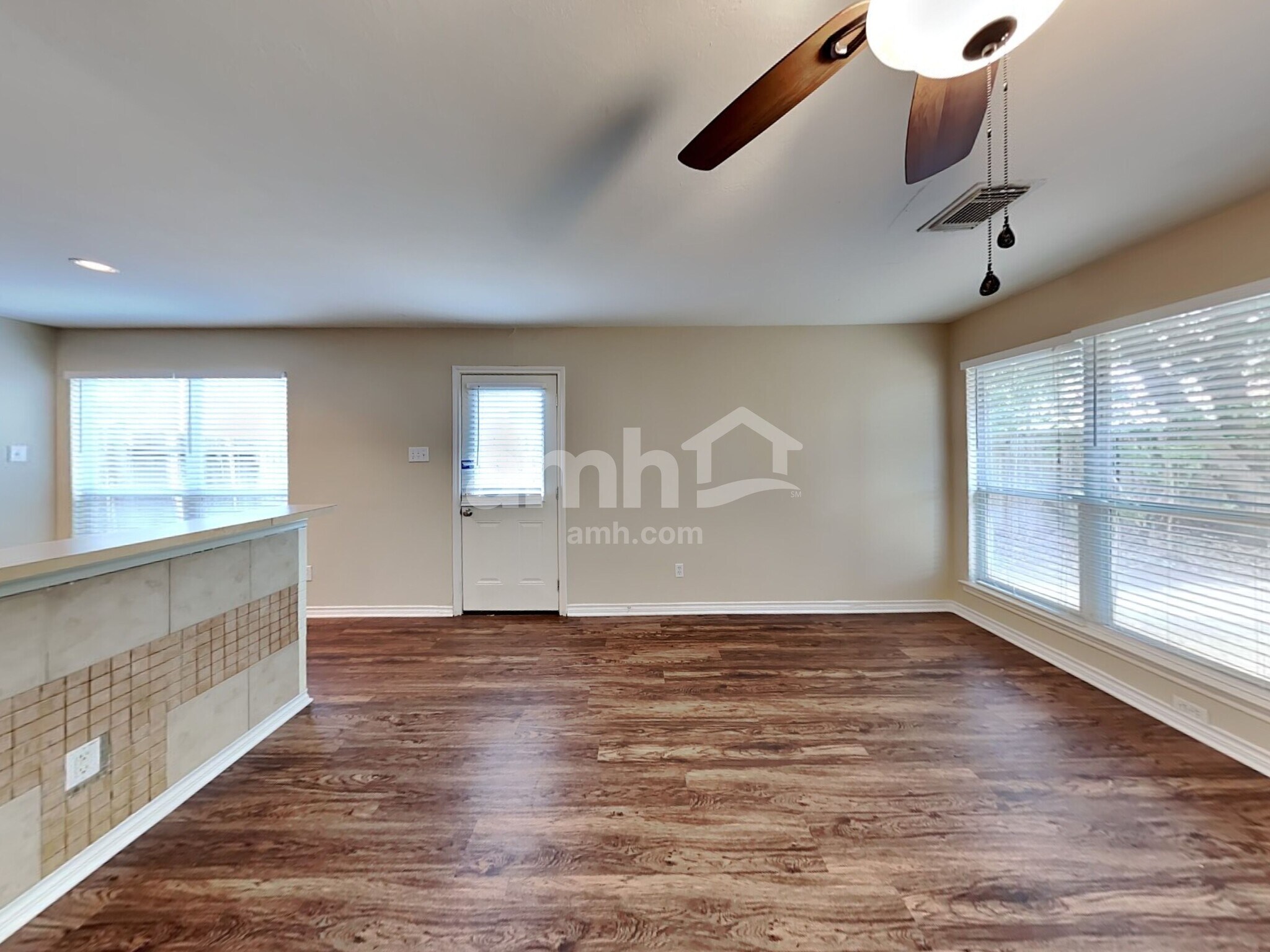 Building Photo - 2218 Shady Pine Dr