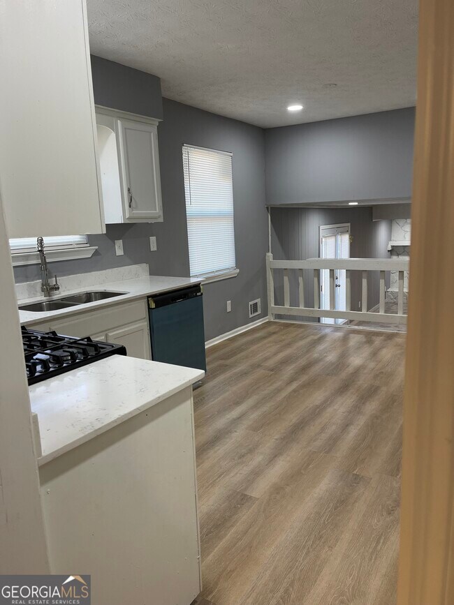 Building Photo - 235 Deerfield Dr