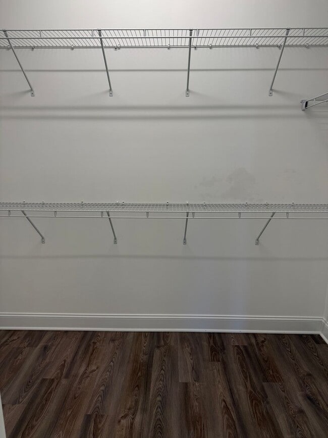 Building Photo - Updated 3 Bedroom Condo with Large Bonus Room!