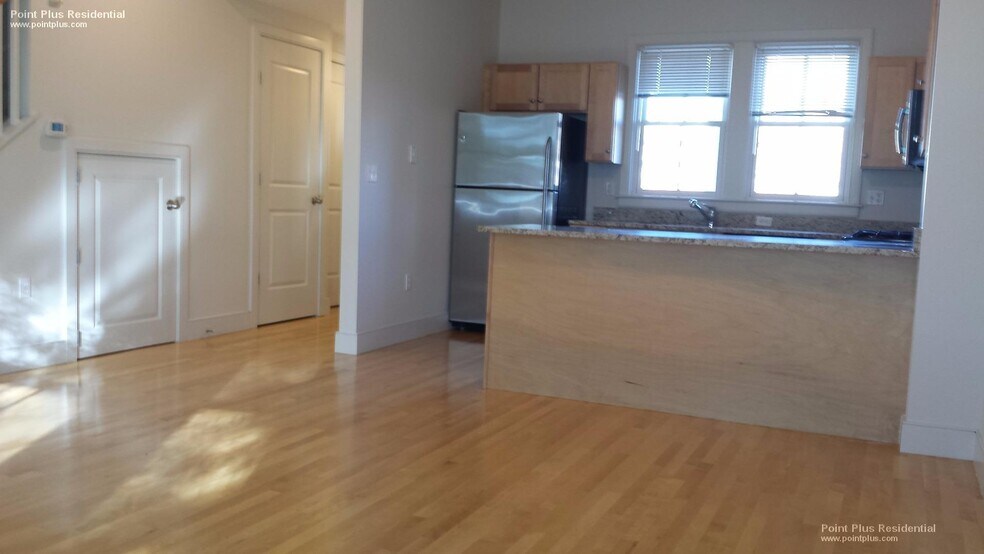 Building Photo - 108 2nd St