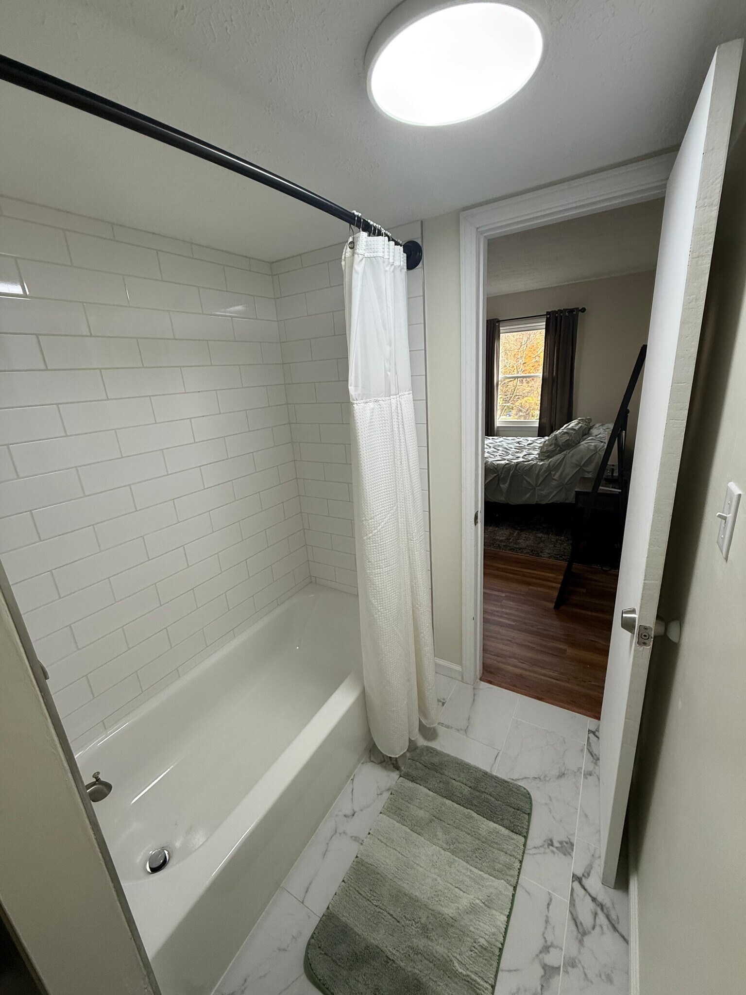 Building Photo - 735 Oakwood Rd