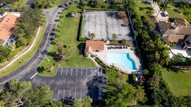 Building Photo - ** COURTYARDS AT QUAIL WOODS ** 2 BED + DEN / 2 BATH - TOWNHOME - NORTH NAPLES - ANNUAL RENTAL