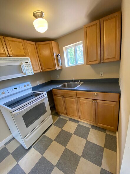 Building Photo - 261 Main St