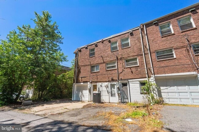 Building Photo - 53 Madison Dr