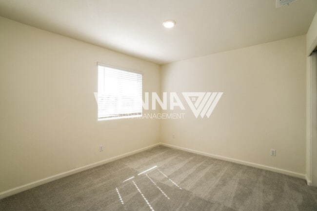 Building Photo - 3024 Welton Cir